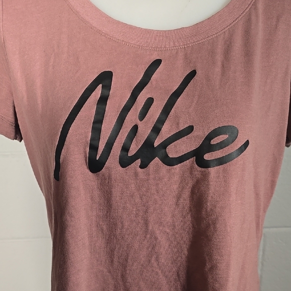 Nike Women's Pink T-Shirt - Picture 2 of 5